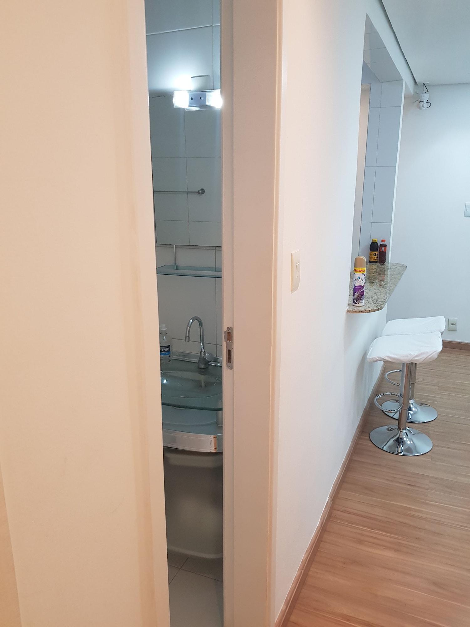 Bar/Salón Quarto privativo em condomínio