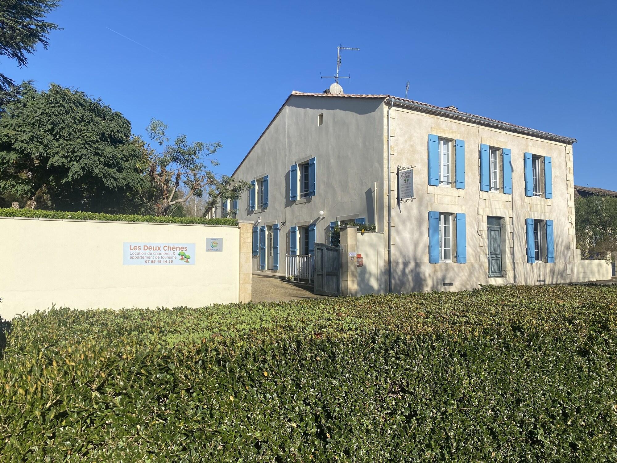 Vista Exterior Les Deux Chênes