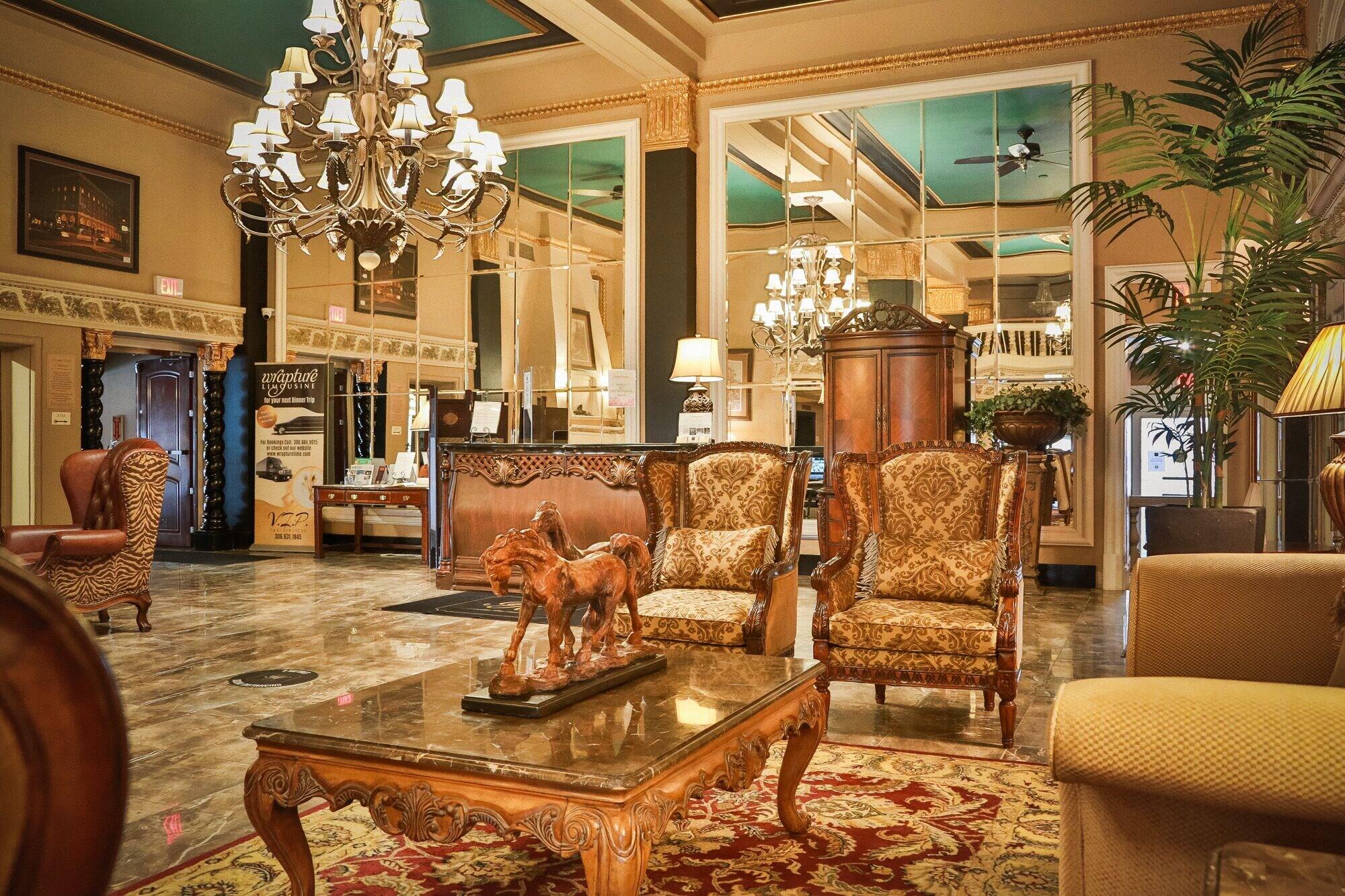 Varios Grant Hall Hotel