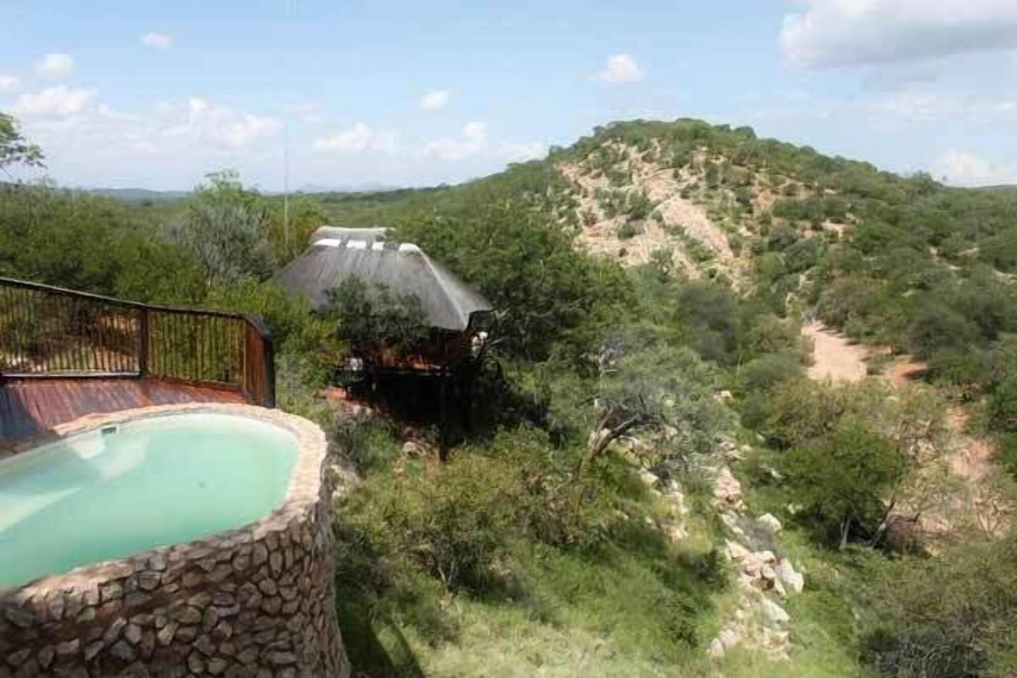 Vista Piscina Adansonia Eco Lodge