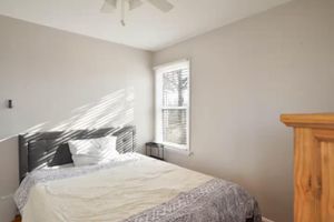 Alquiler Vacacional - Cozy 2-bedroom bungalow in enjoyable St. Louis with WiFi, AC