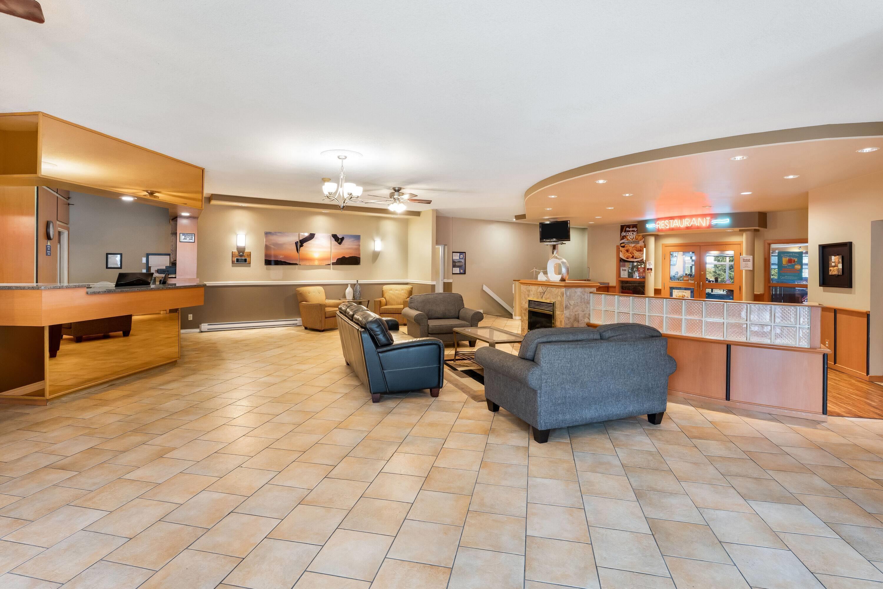 Vista Lobby Days Inn by Wyndham Nanaimo