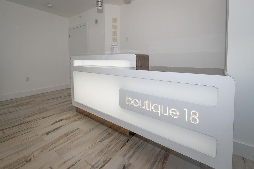 Vista Lobby Boutique 18