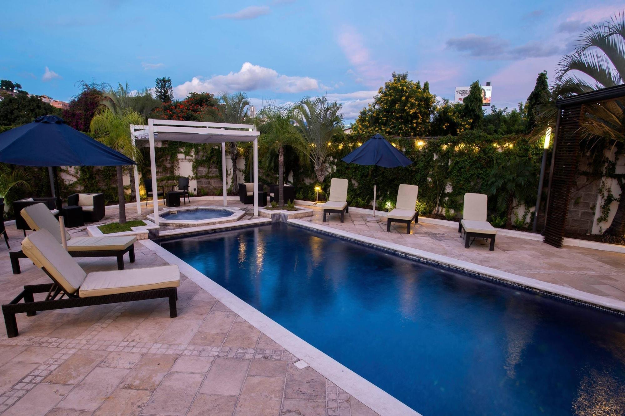 Vista Piscina Comfort Inn Tegucigalpa