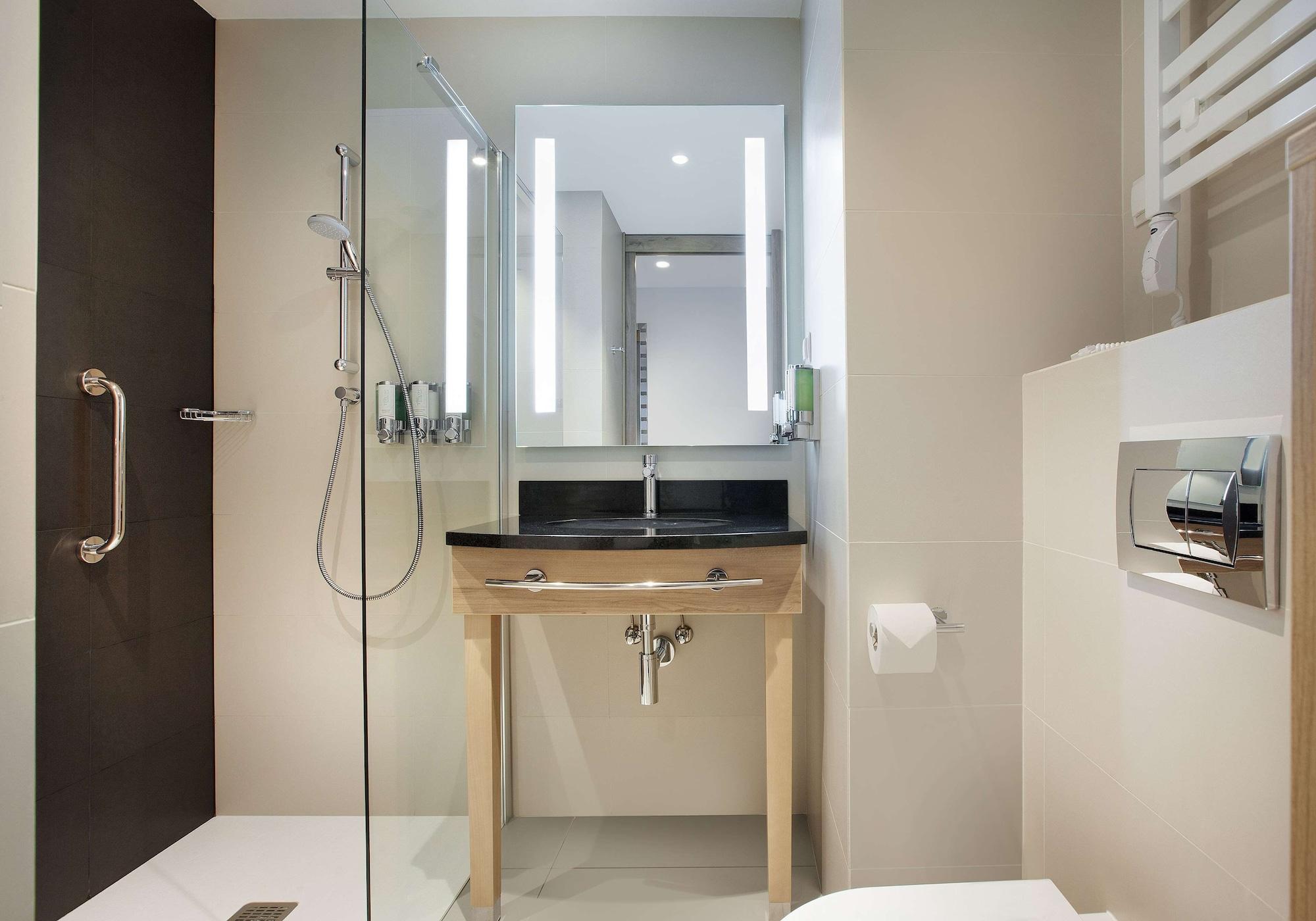 Equipamiento de Habitación Hampton by Hilton Lublin