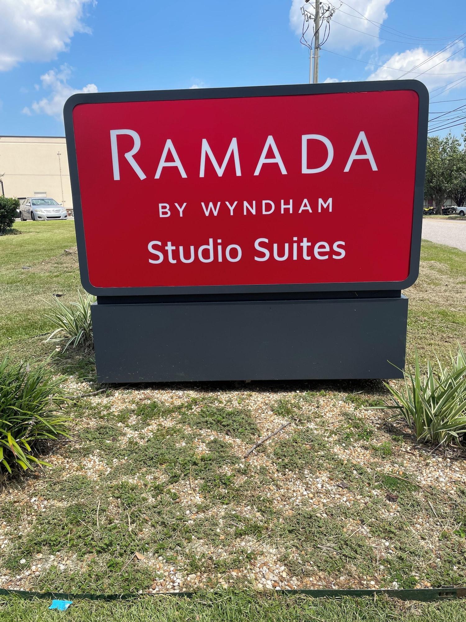 Vista Exterior Ramada by Wyndham Studio Suites Dothan