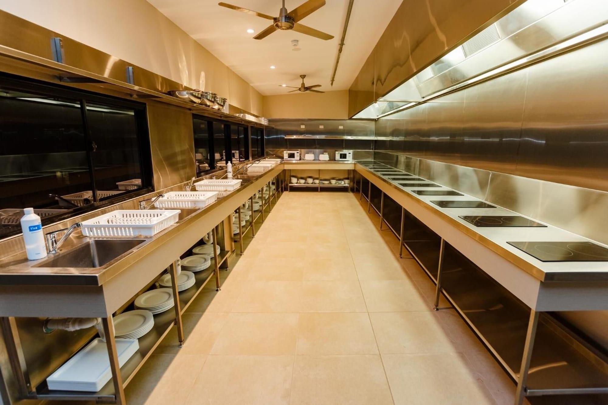 Restaurant Global Backpackers Cairns