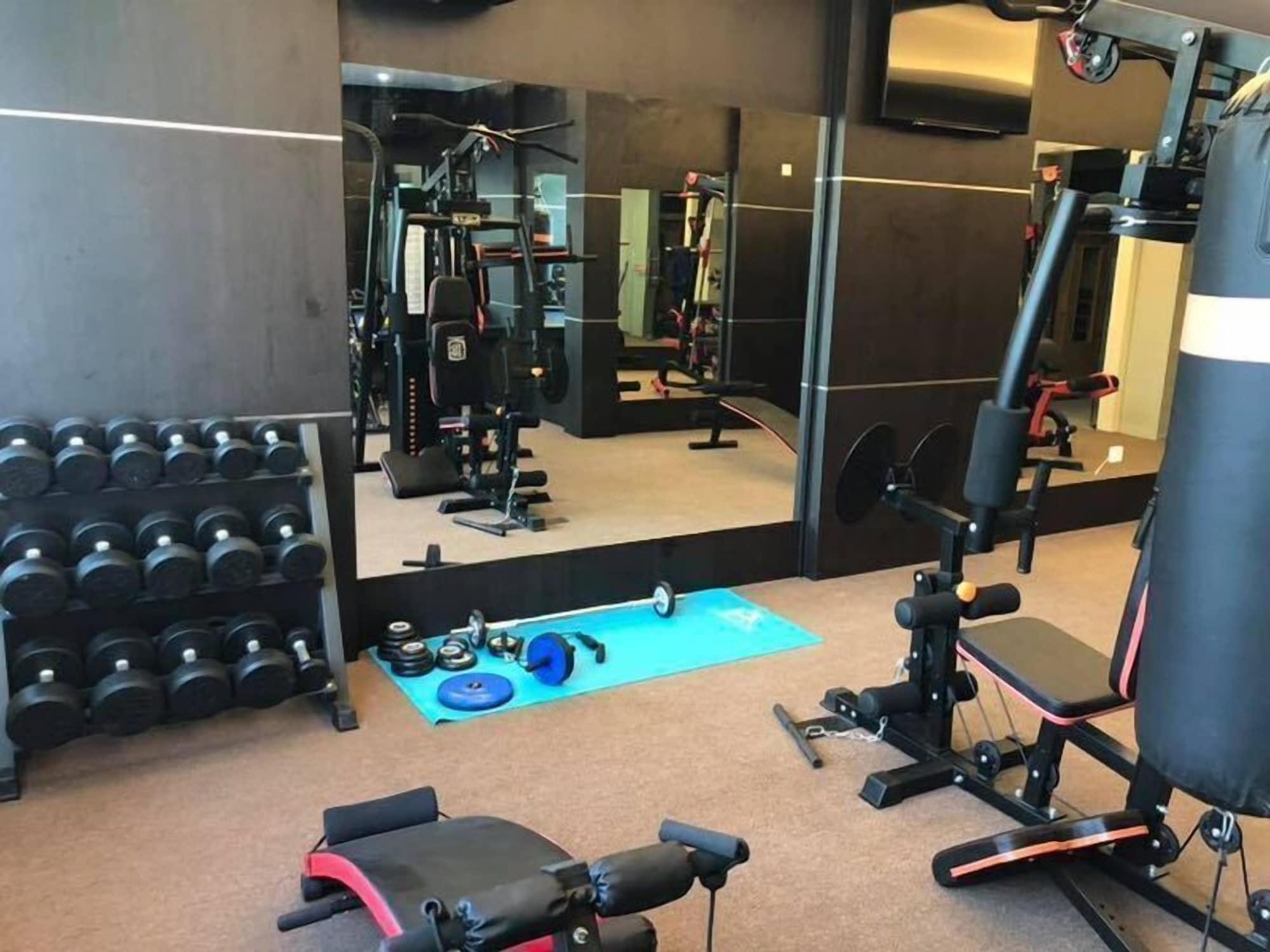 Gimnasio Qu Lin Resident