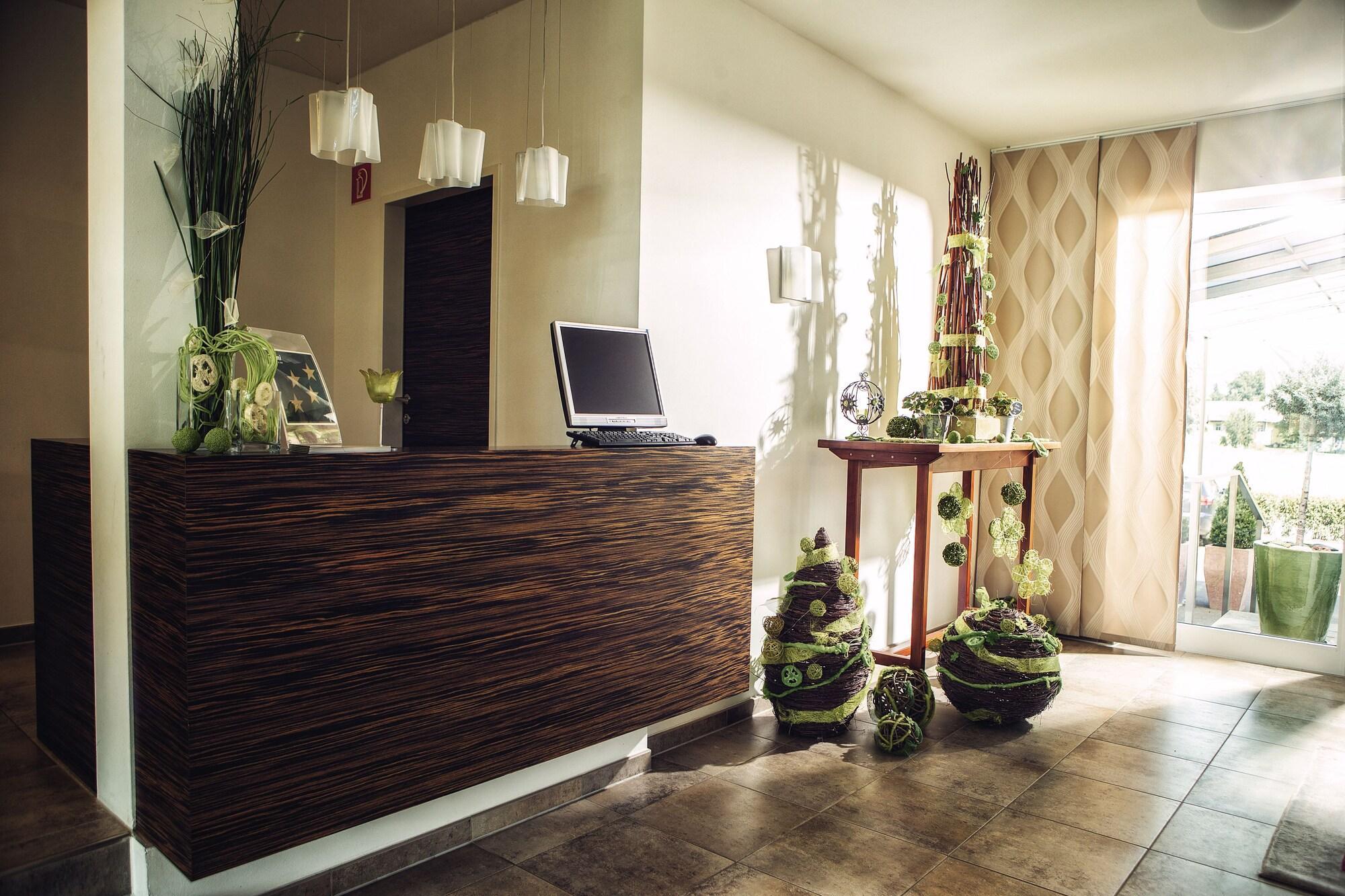 Vista Lobby Toscanina