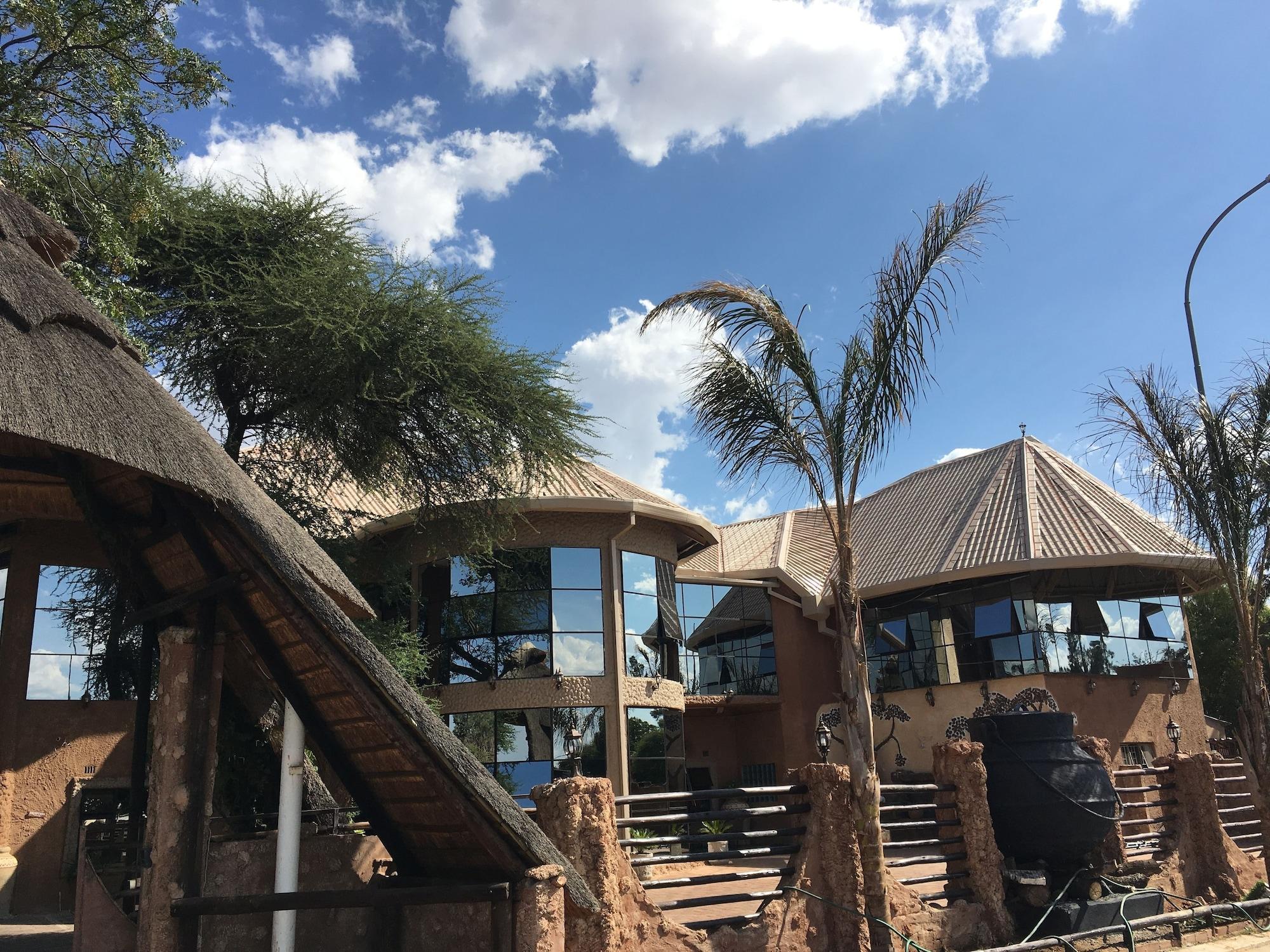 Vista Exterior African Home