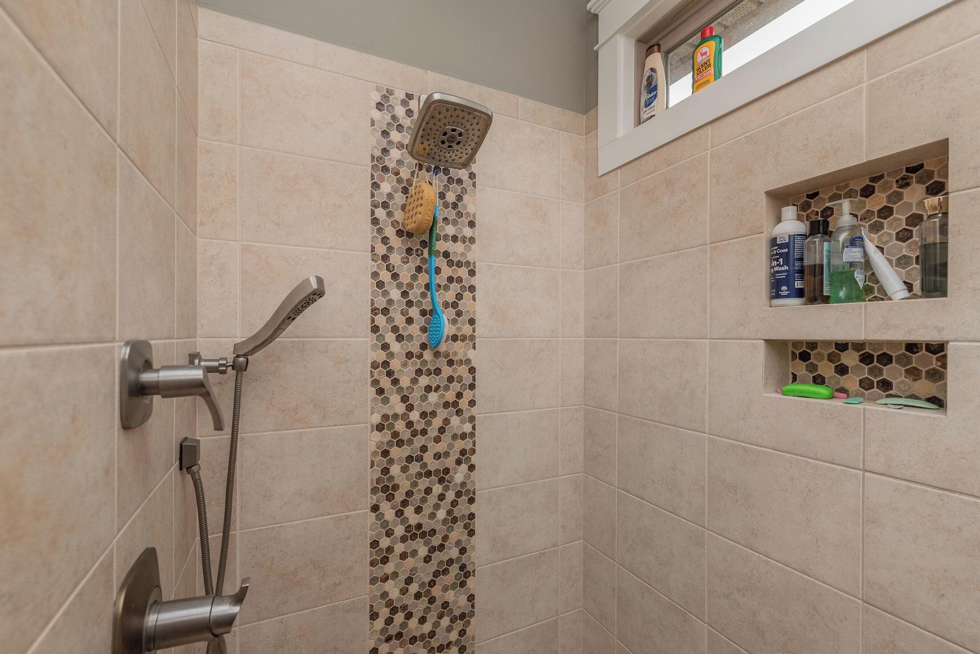 Baño 3-bedroom modern farmhouse retreat near the Masters w/ pool and hot-tub