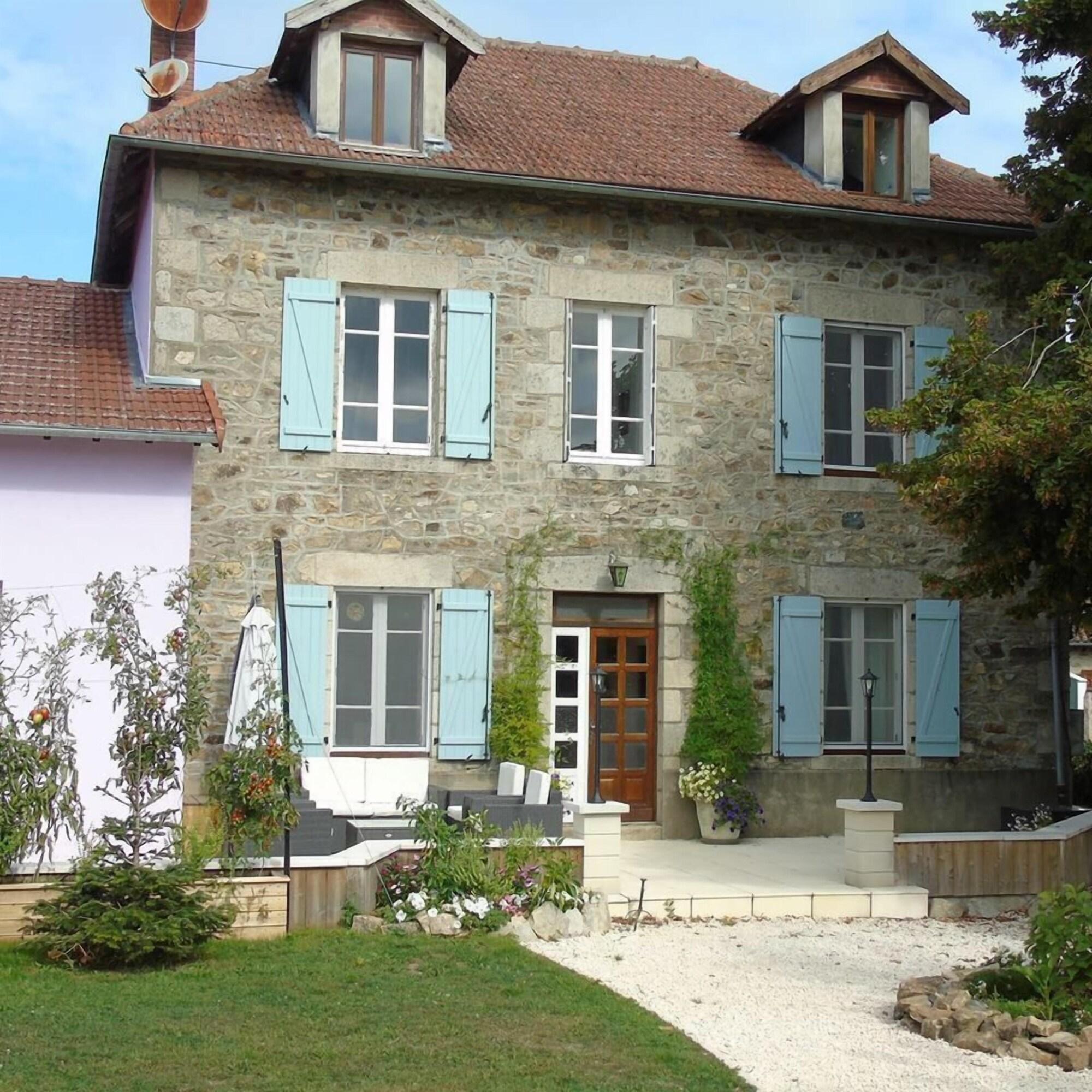 Varios Puy Larousse Farmhouse