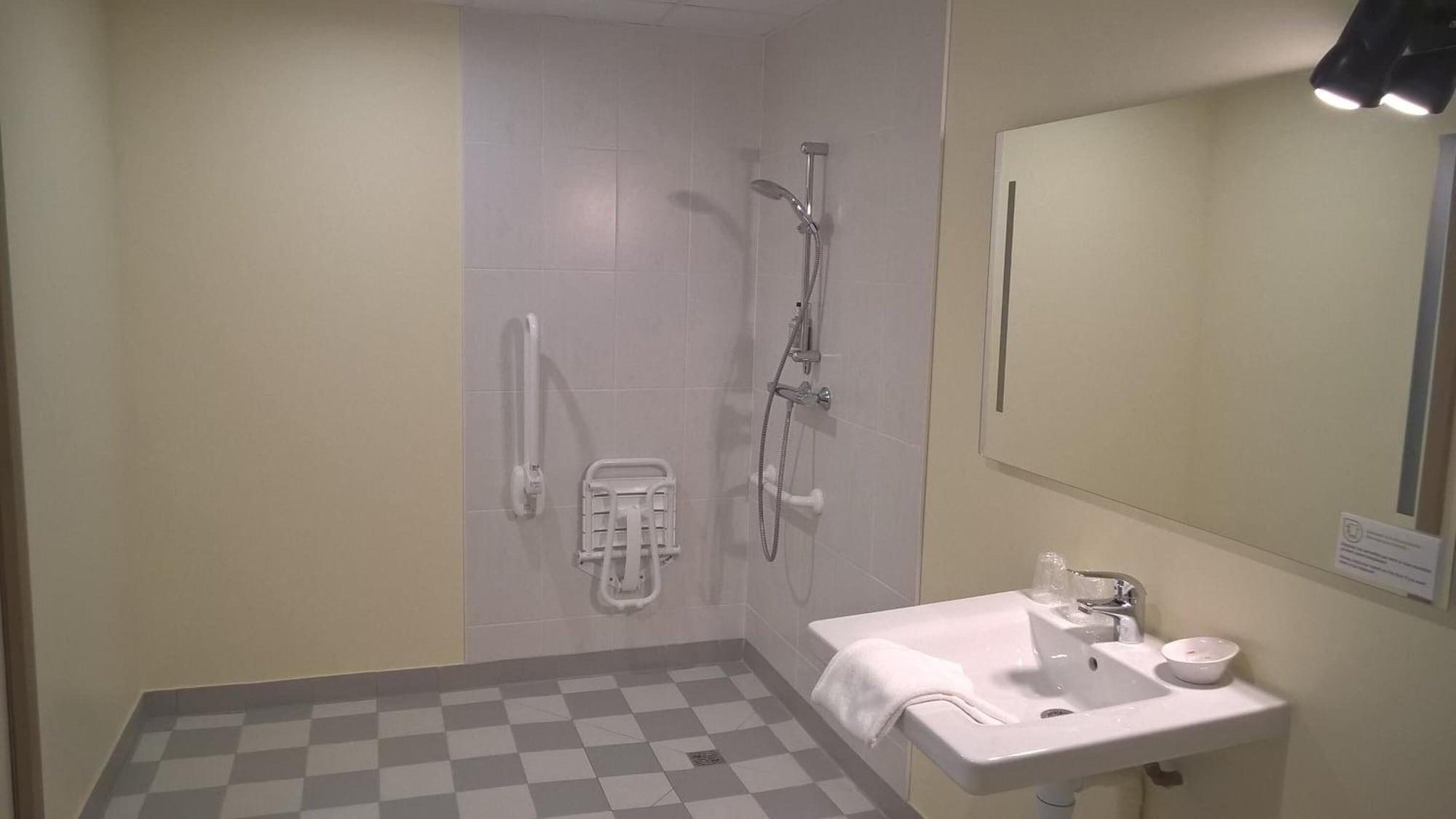 Equipamiento de Habitación Brit Hotel Montargis