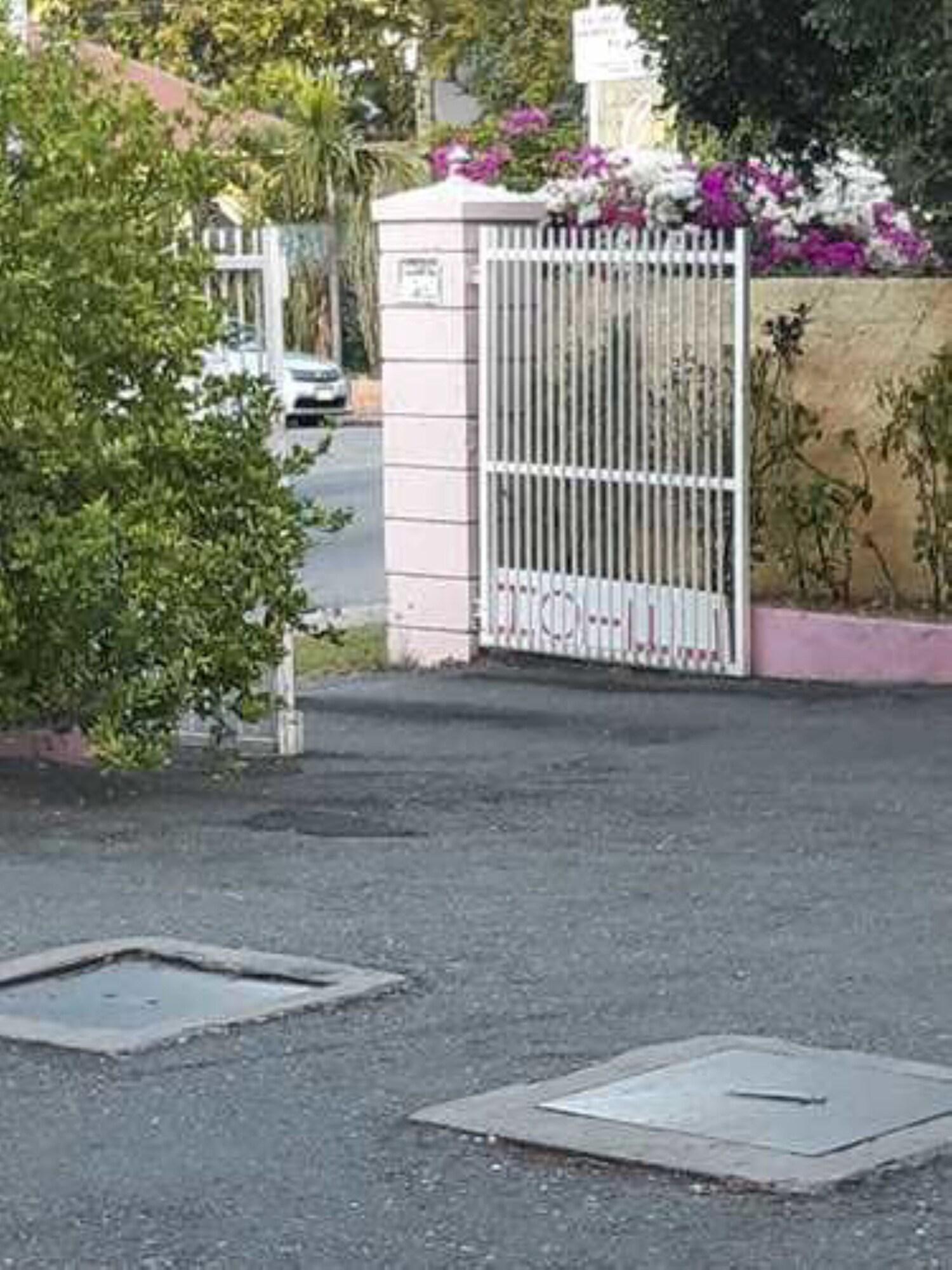 Vista Lobby Beverly Cliff Inn