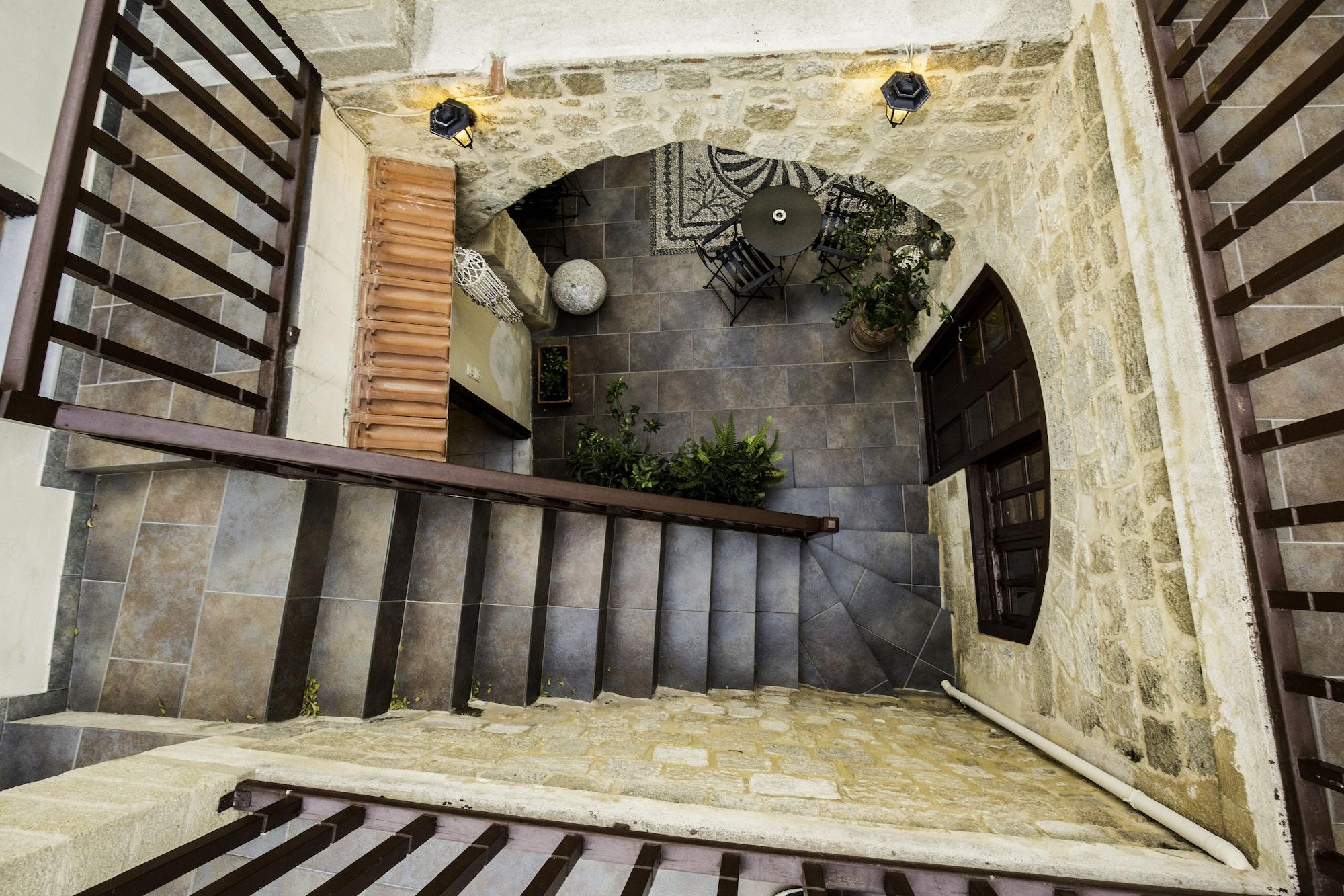 Vista Exterior Camelot Traditional & Classic Hotel