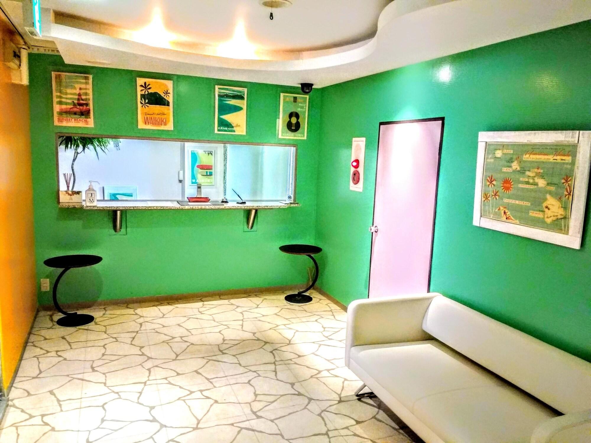 Varios Hotel Tiki