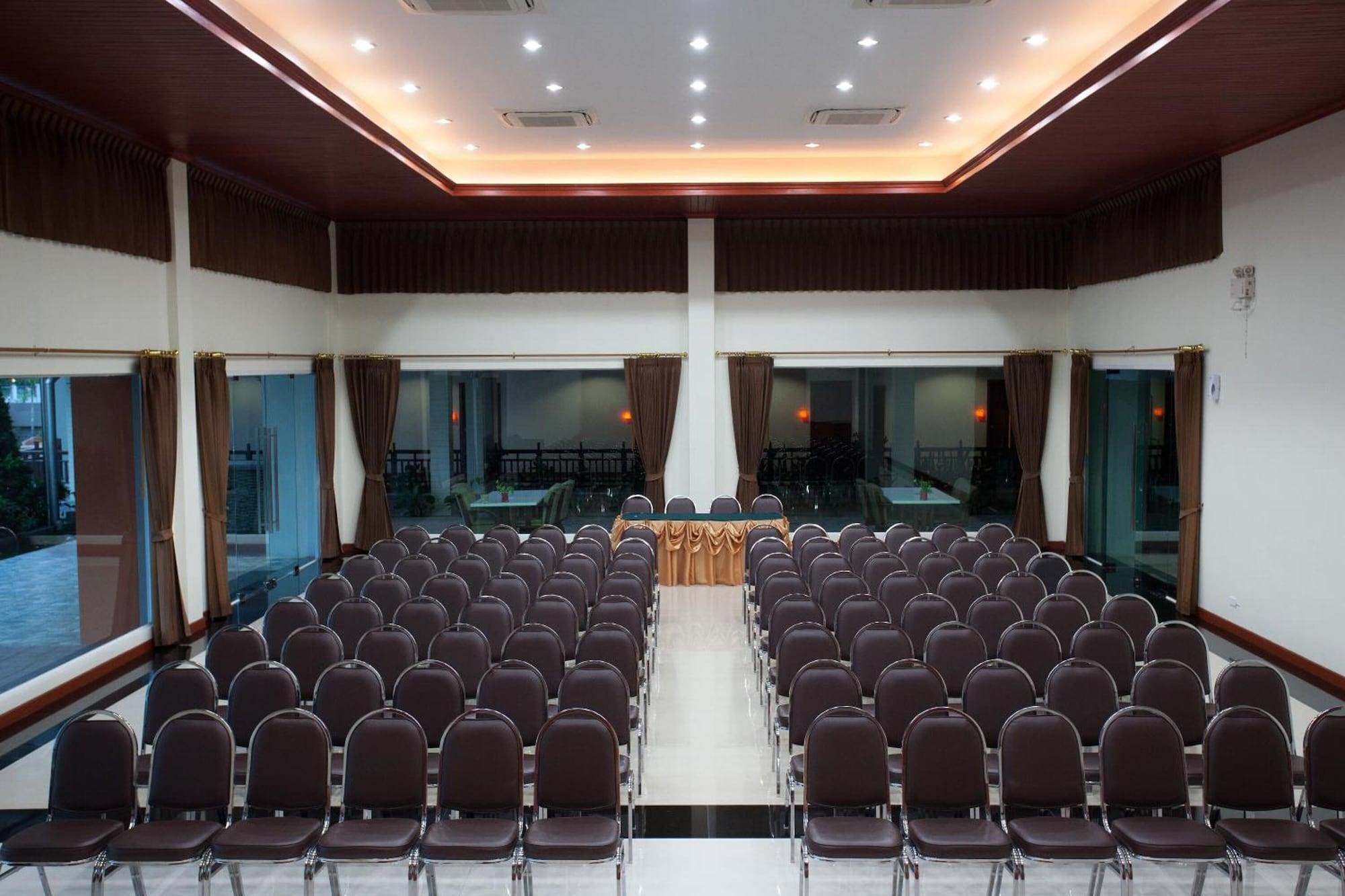 Sala de Reuniones Amnauysuk Hotel