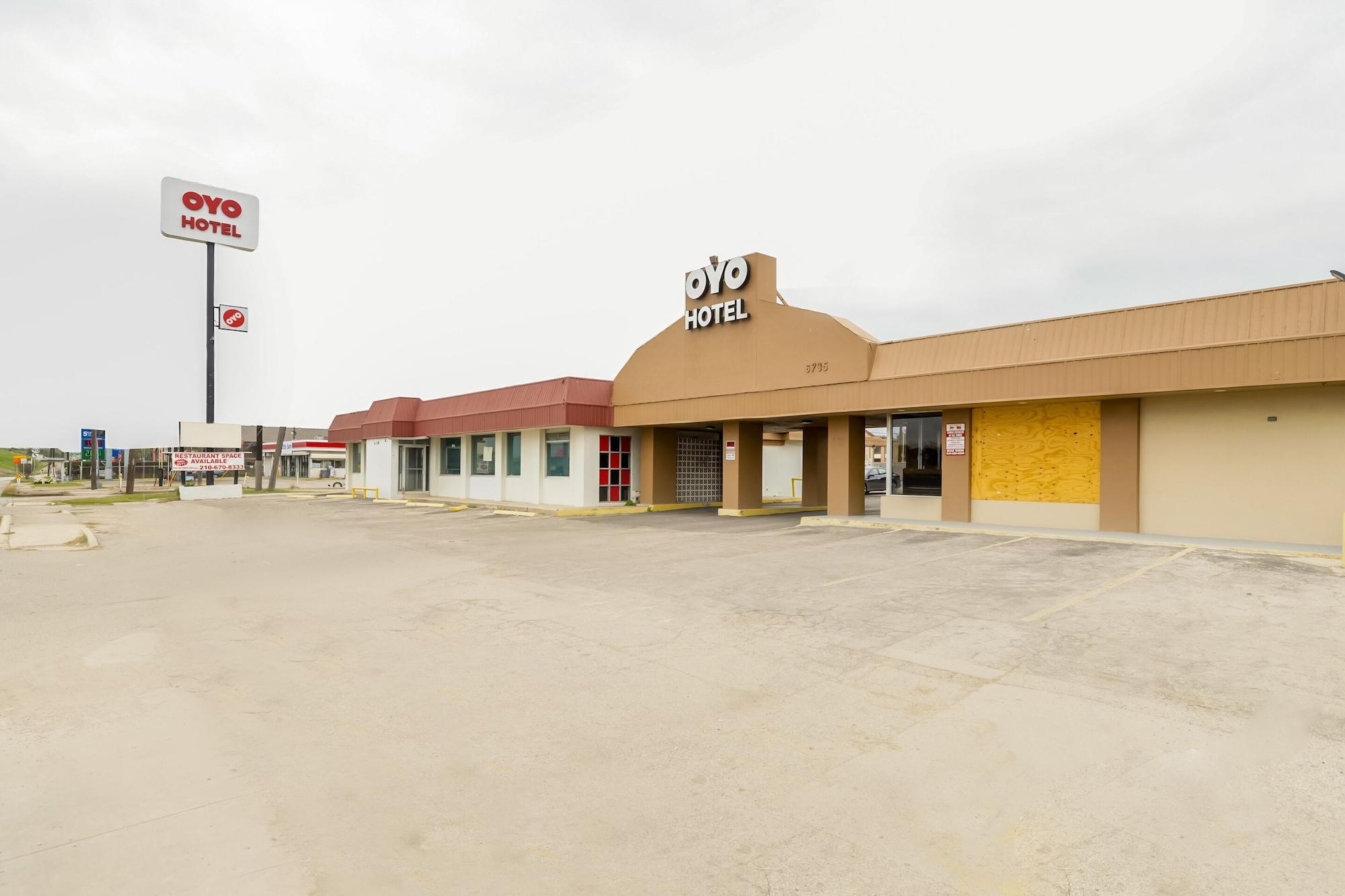 Vista Exterior Oyo Hotel San Antonio Lackland AFB/Seaworld Hwy 90 W