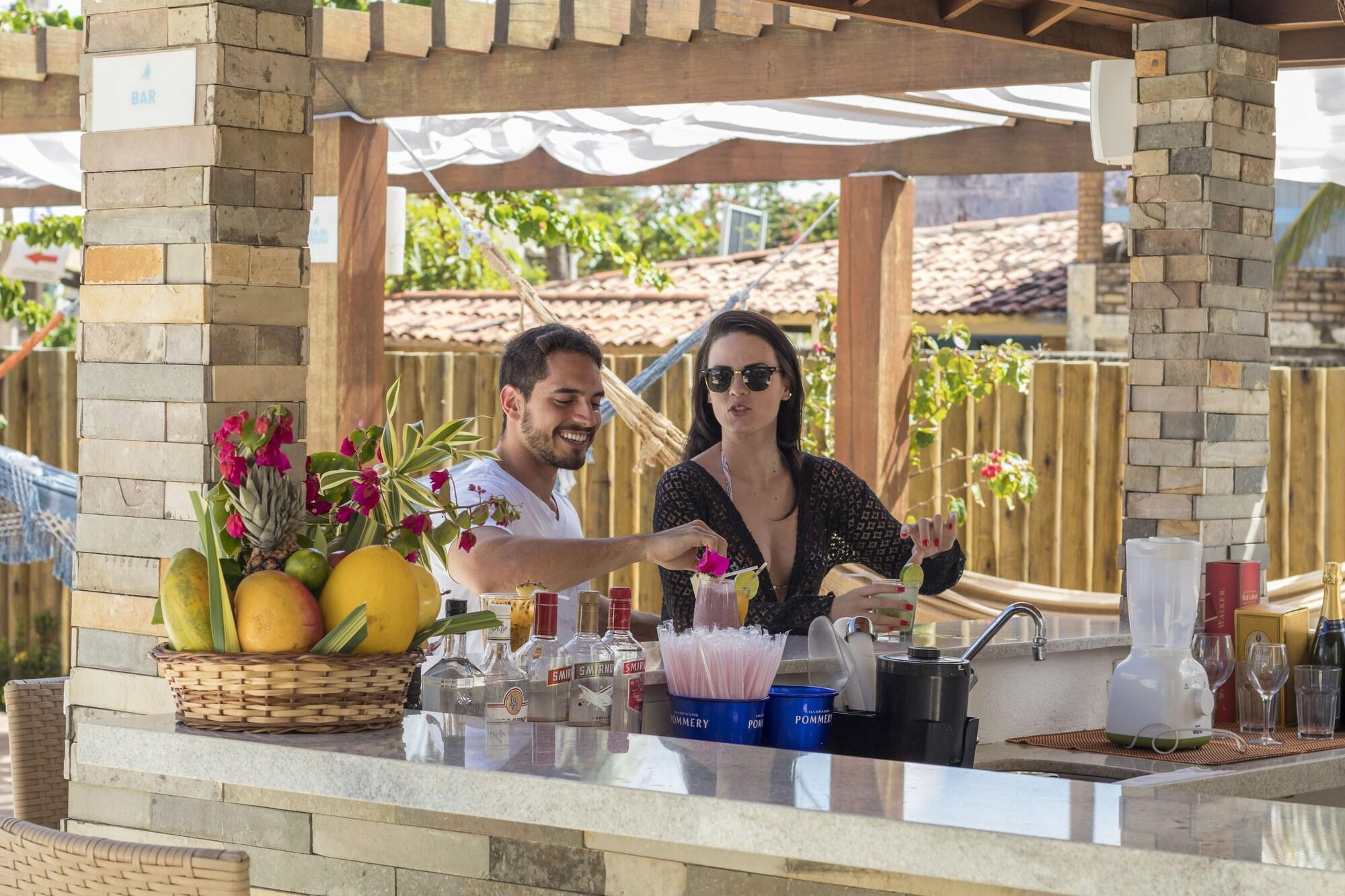 Bar/Salón Wave Suites Hotel