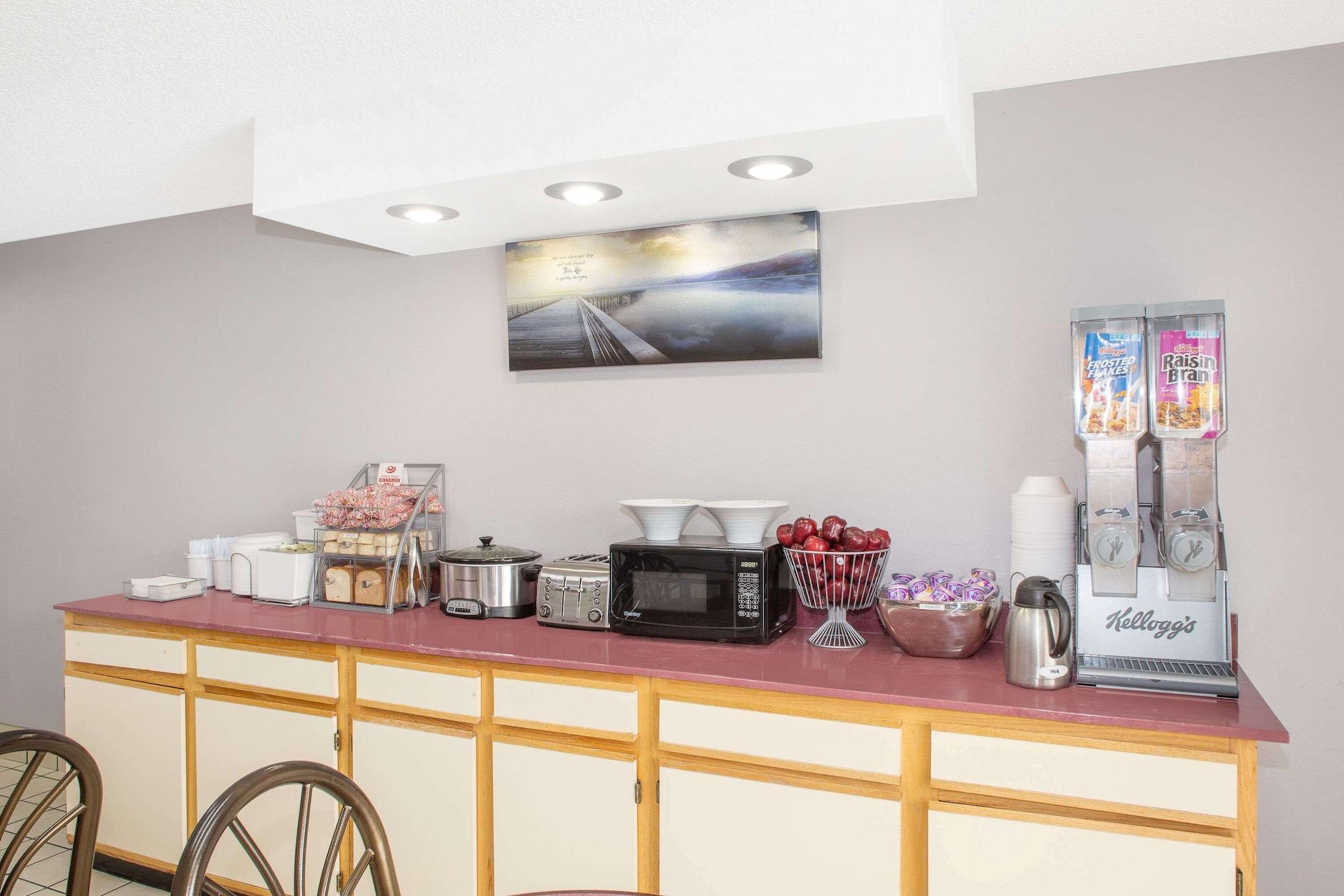 Restaurant Super 8 by Wyndham Springdale AR