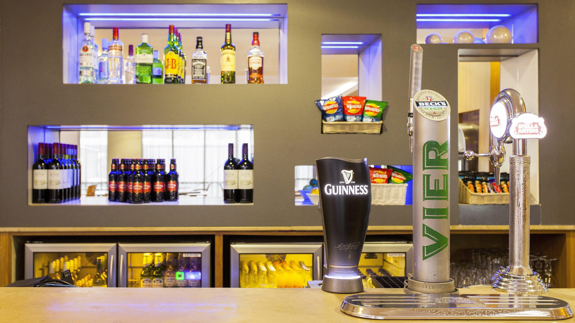 Vista Lobby Holiday Inn Express London - Limehouse by IHG