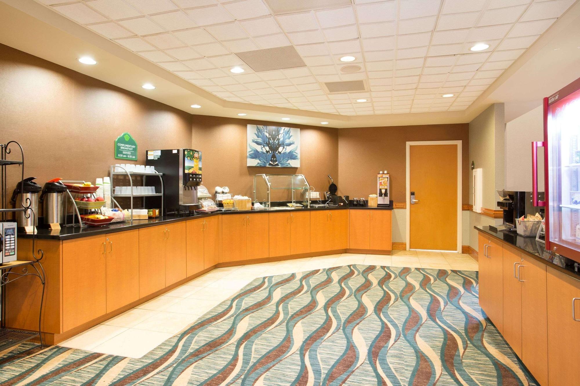 Restaurant Wingate by Wyndham Raleigh South / Garner