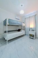 Alquiler Vacacional - Charming 3-Bedroom Condo with AC in Santo Domingo Este