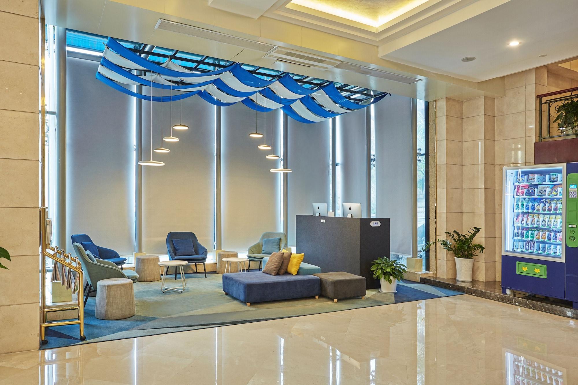 Vista Lobby Holiday Inn Express Nanjing Xuanwu Lake by IHG
