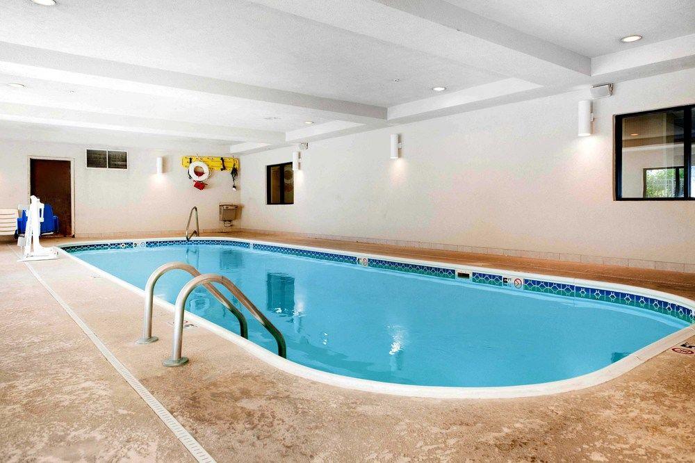 Vista Piscina Red Roof Inn & Suites Indianapolis Airport