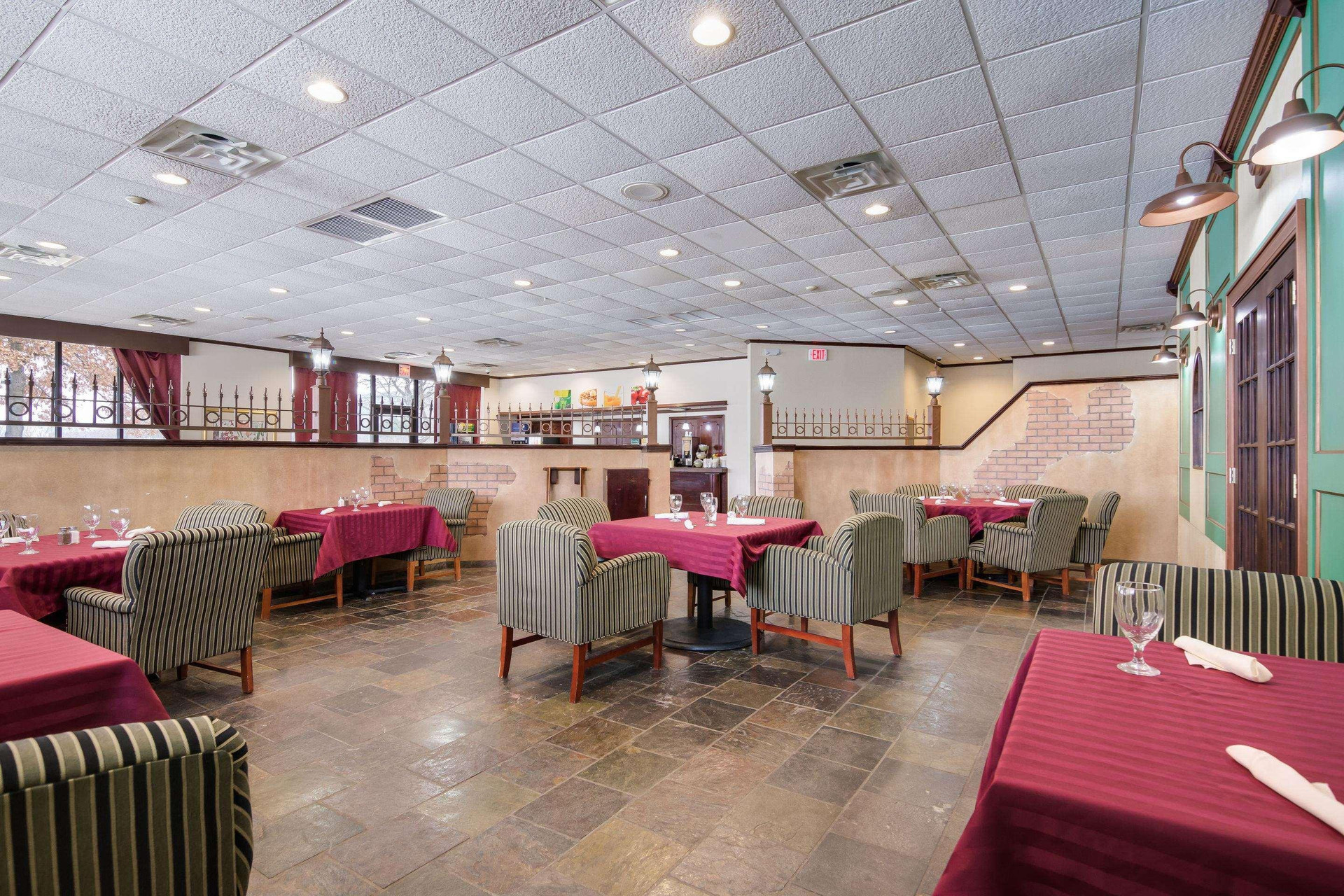 Restaurant Quality Inn Oneonta Cooperstown Area