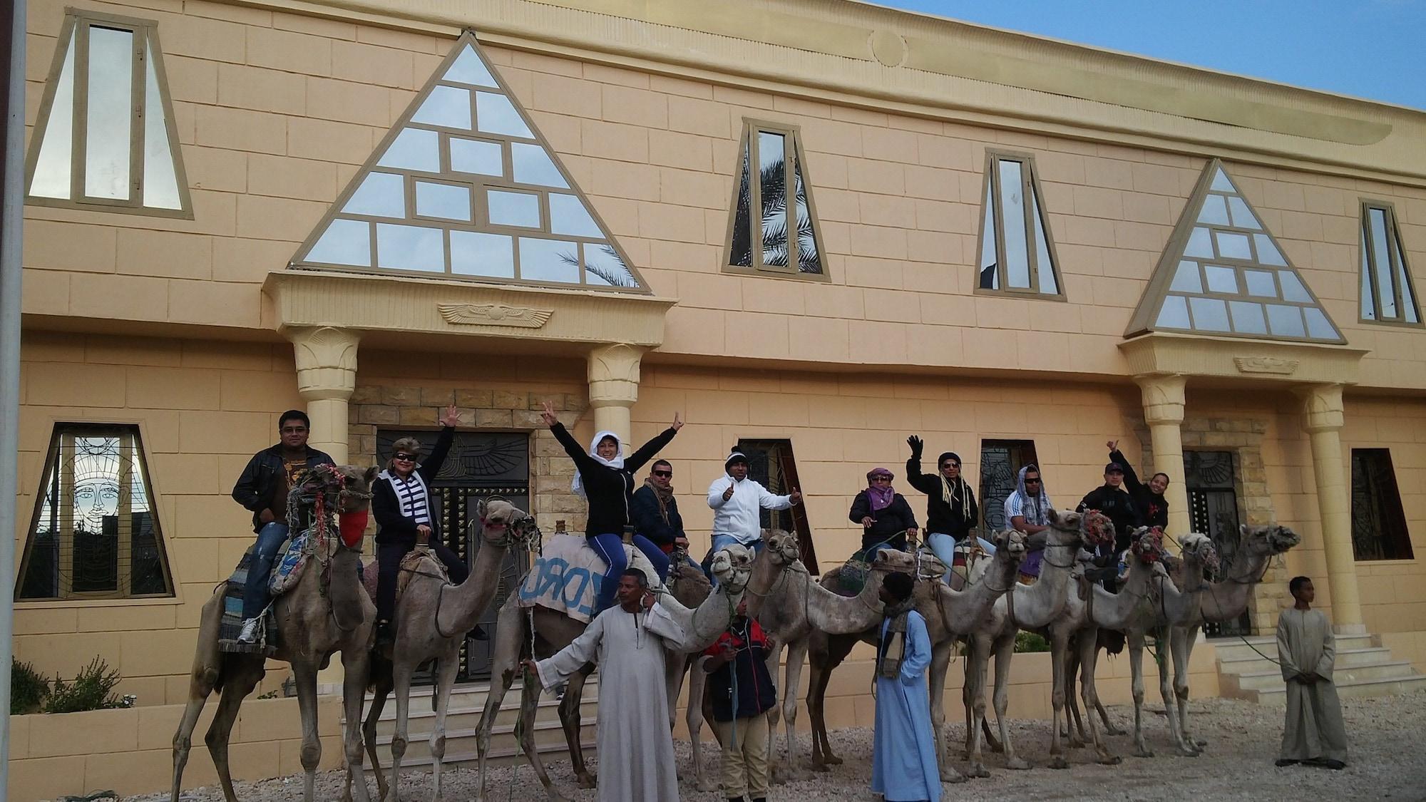 Vista Exterior Pyramids Luxor Hotel