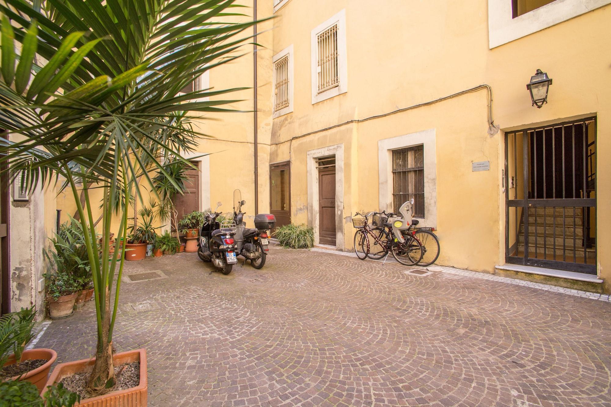 Vista Exterior Top Floor Navona