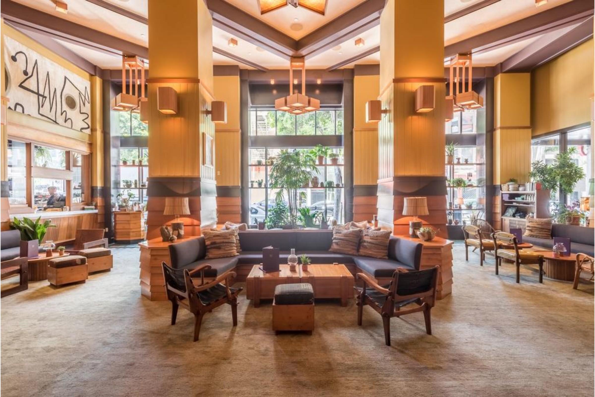 Vista Lobby Freehand Los Angeles