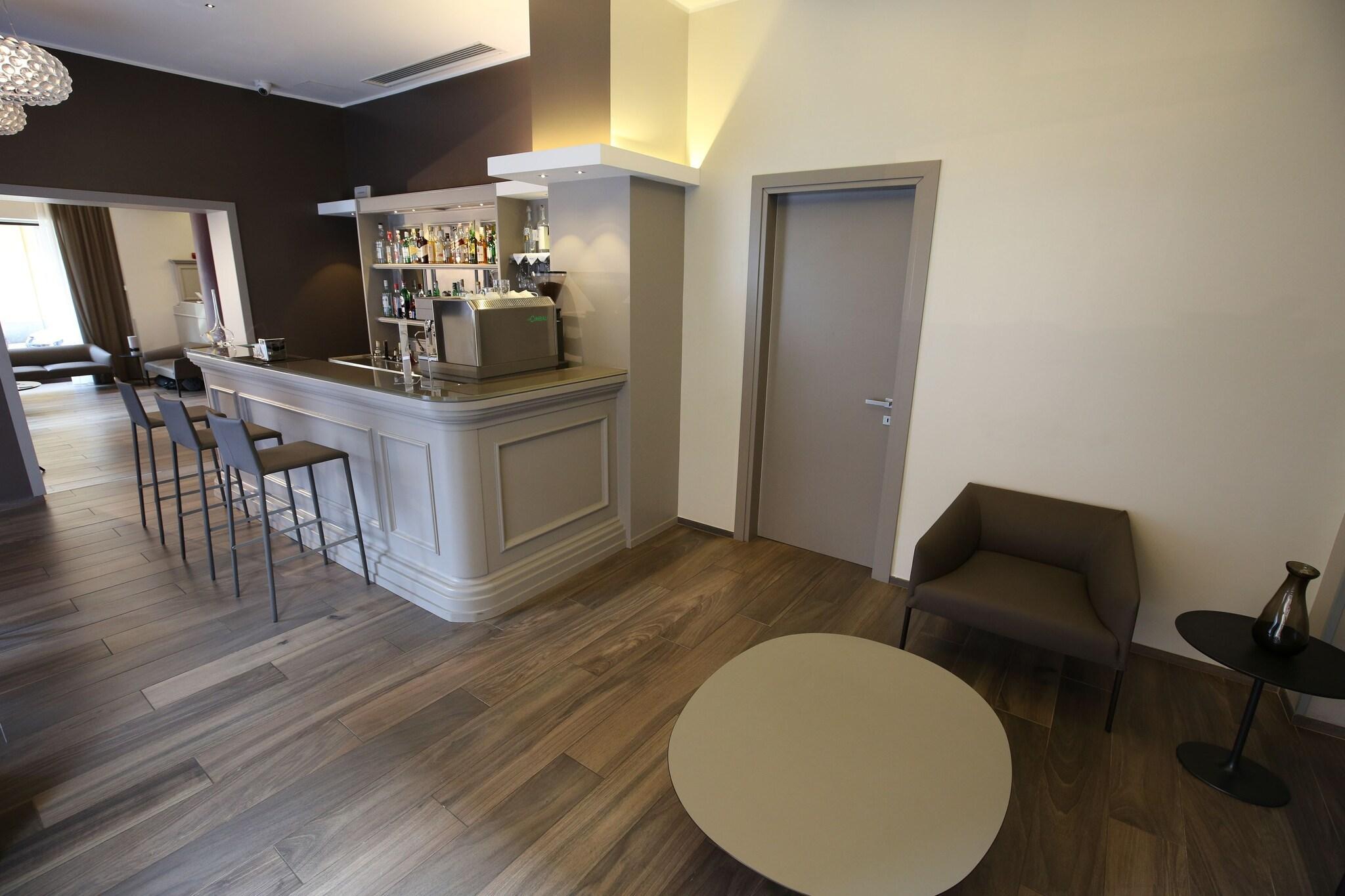 Bar/Salón Mokinba Hotels Baviera