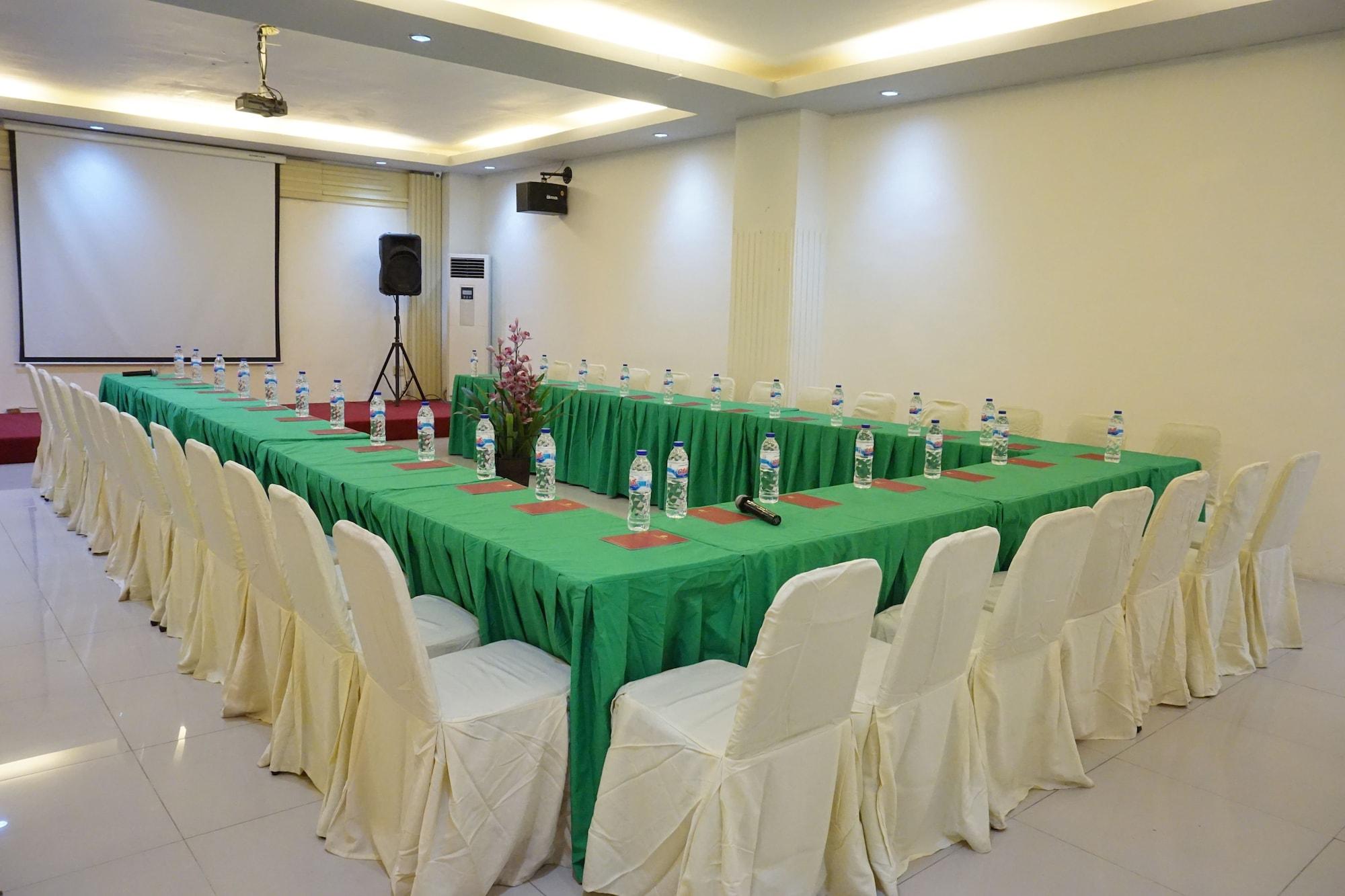 Sala de Reuniones Mangga Dua Hotel Makassar