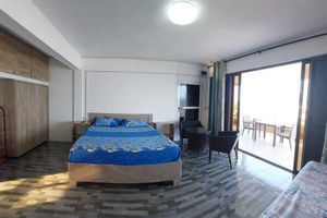 Alquiler Vacacional - Charming large ensuite room with fully equipped kitchenette + terrace. 4 Persons