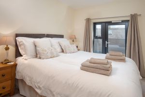 Alquiler Vacacional - Bank Conversion with Roof Top Garden close to centre of Ancient Coaching Village