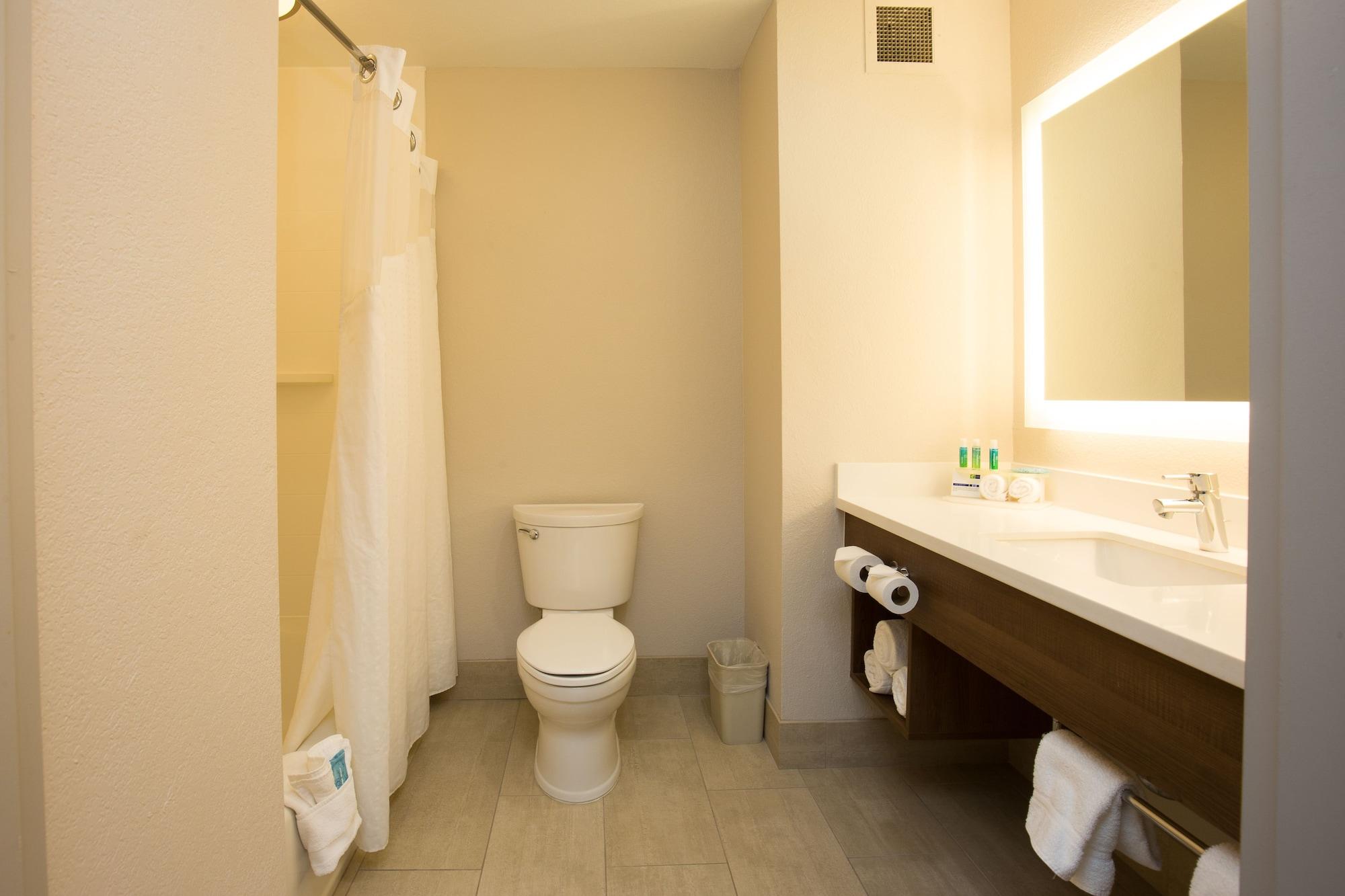 Equipamiento de Habitación Holiday Inn Express Hotel & Suites Hesperia by IHG