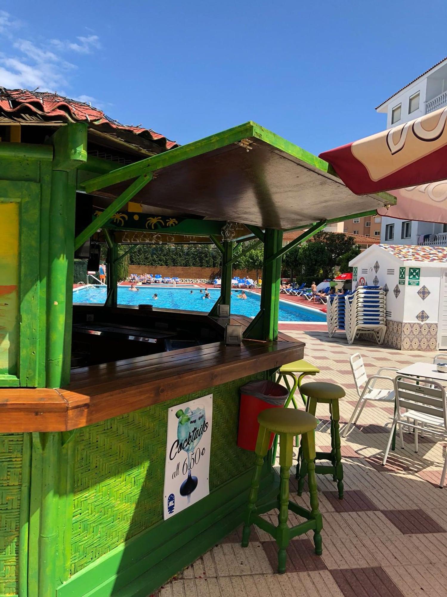 Bar/Salón Europa Family Apartments
