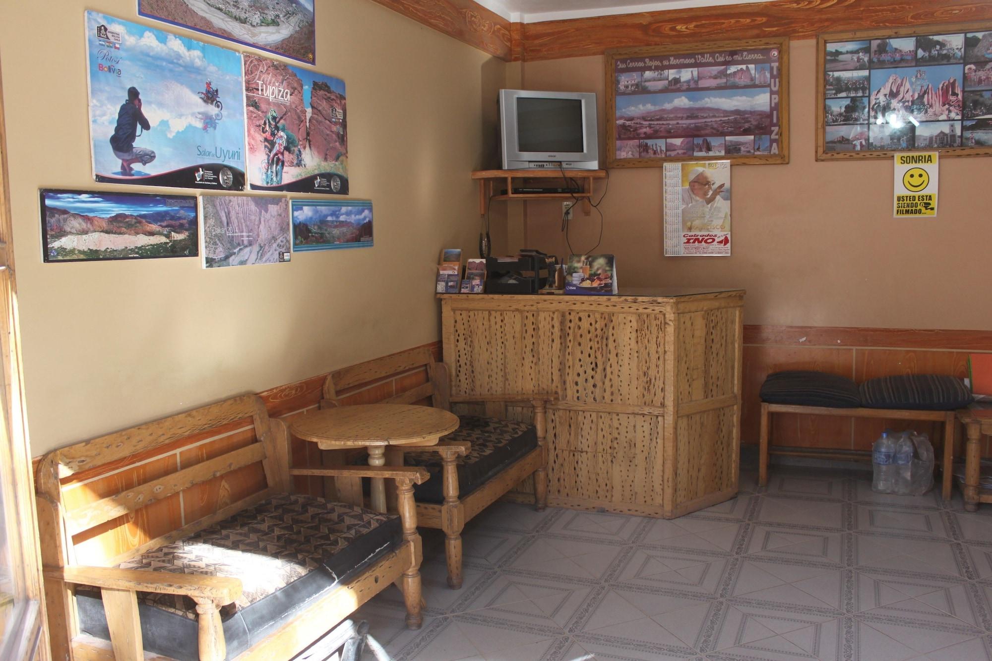 Vista Lobby Hostal Coronel Pedro Arraya - Hostel