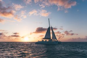 Actividad - Crucero de Vela al Atardecer con Cena en Aruba