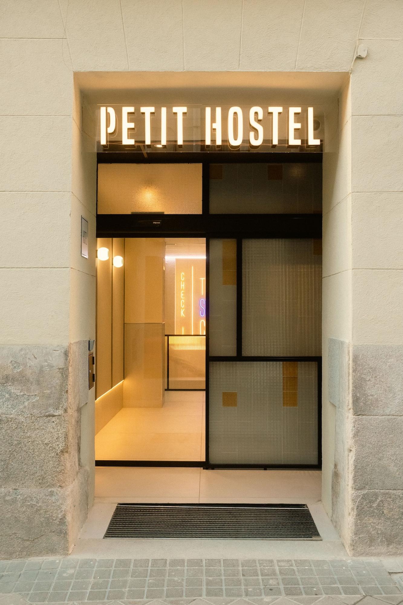 Vista Exterior Petit Hostel Palacio Real
