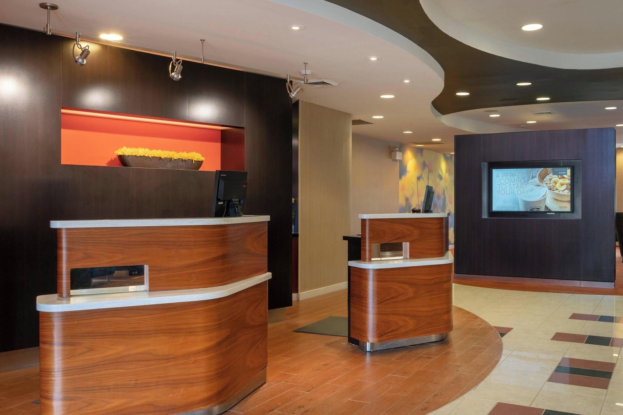 Vista Lobby Courtyard by Marriott Salisbury
