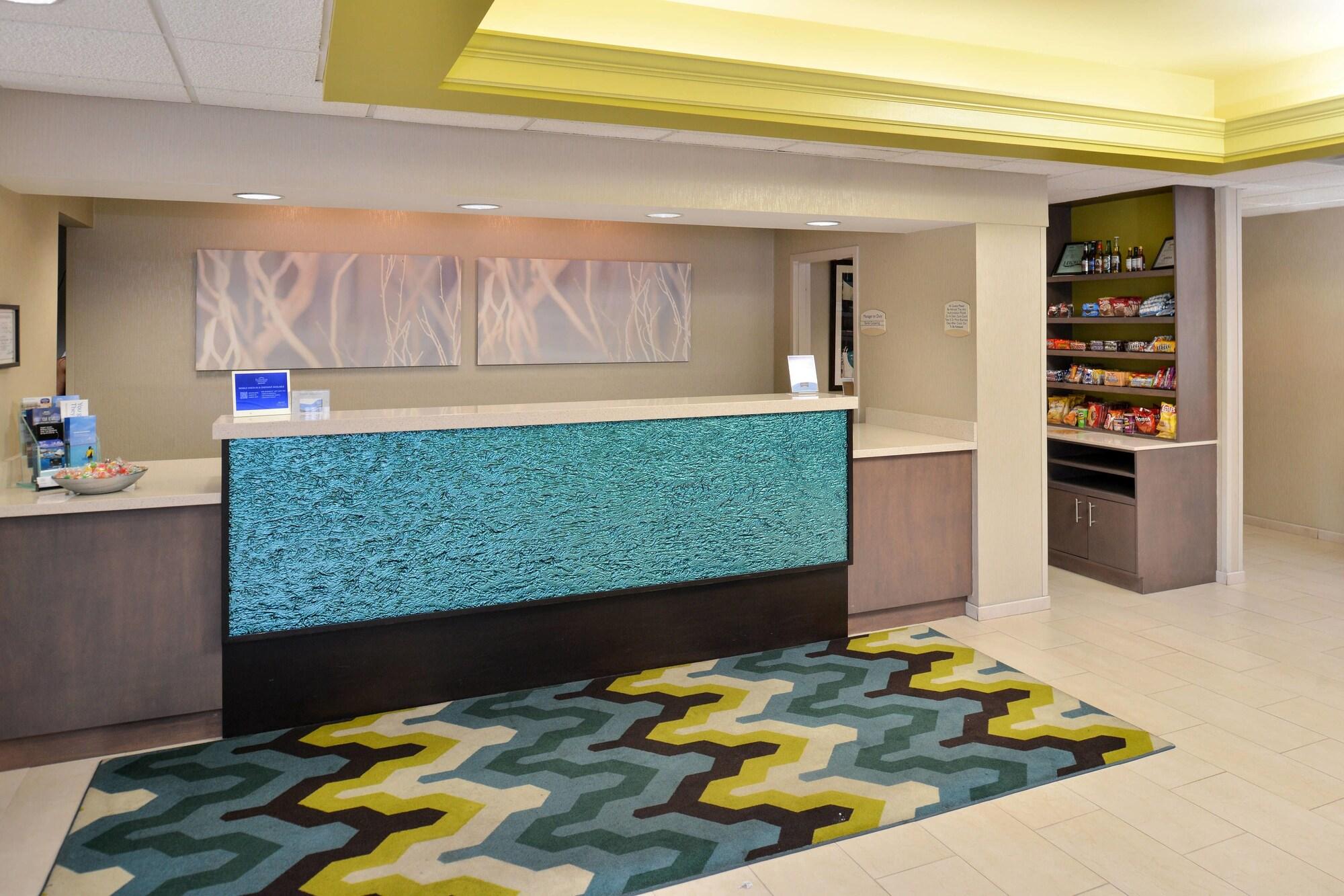 Vista Lobby Fairfield Inn & Suites by Marriott Hickory