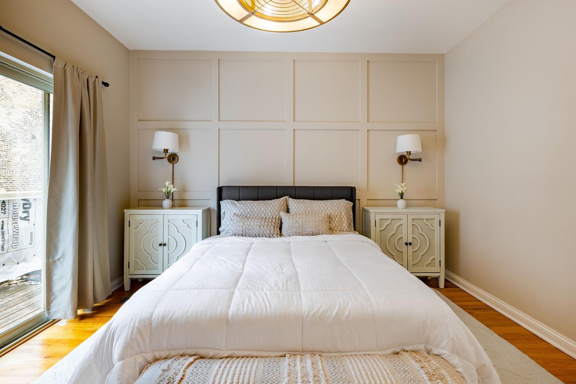 Varios Windy City Getaway 3br 2ba Chicago Townhouse 3 Bedroom Home by RedAwning