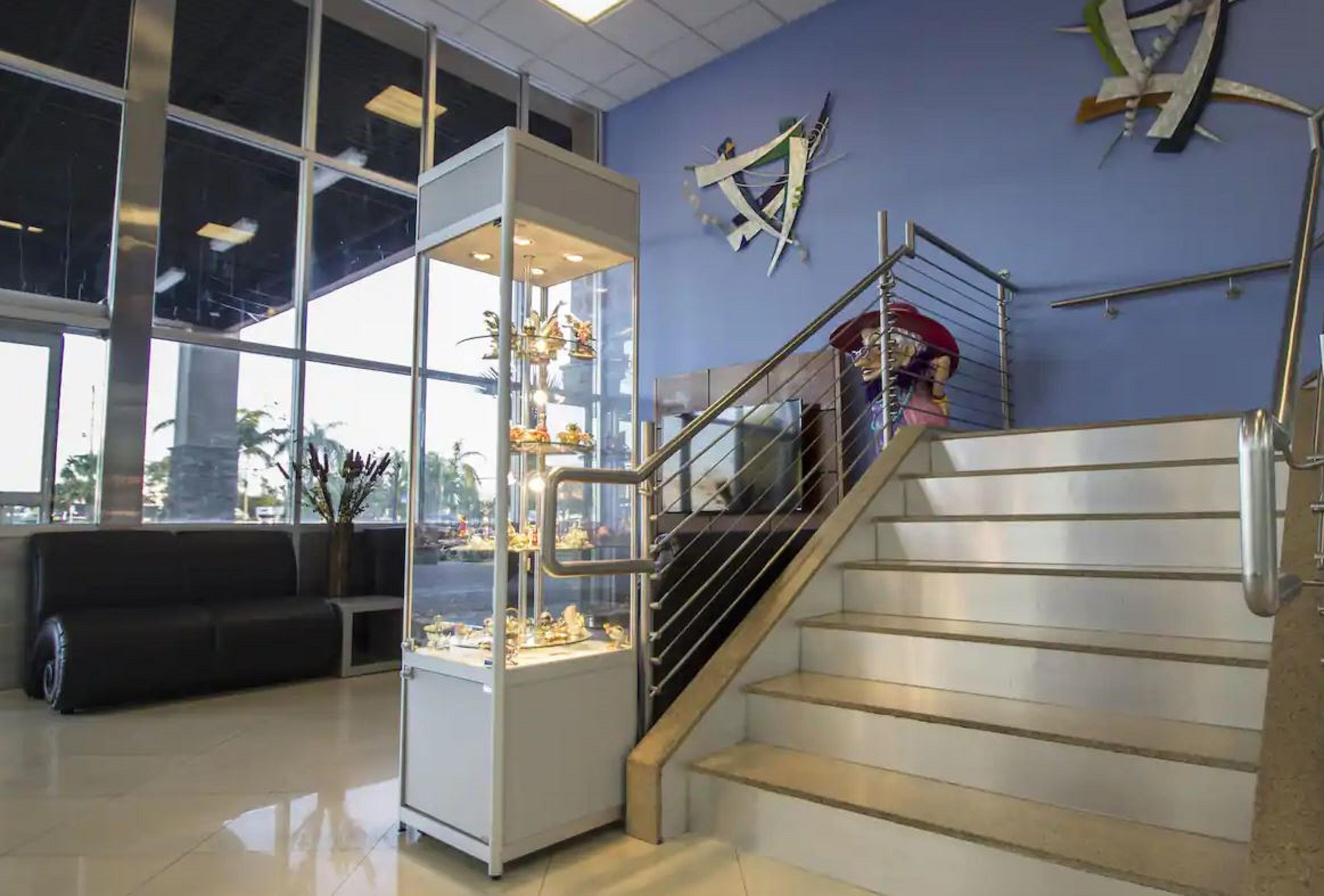 Vista Lobby Rodeway Inn & Suites Fort Lauderdale Airport & Cruise Port