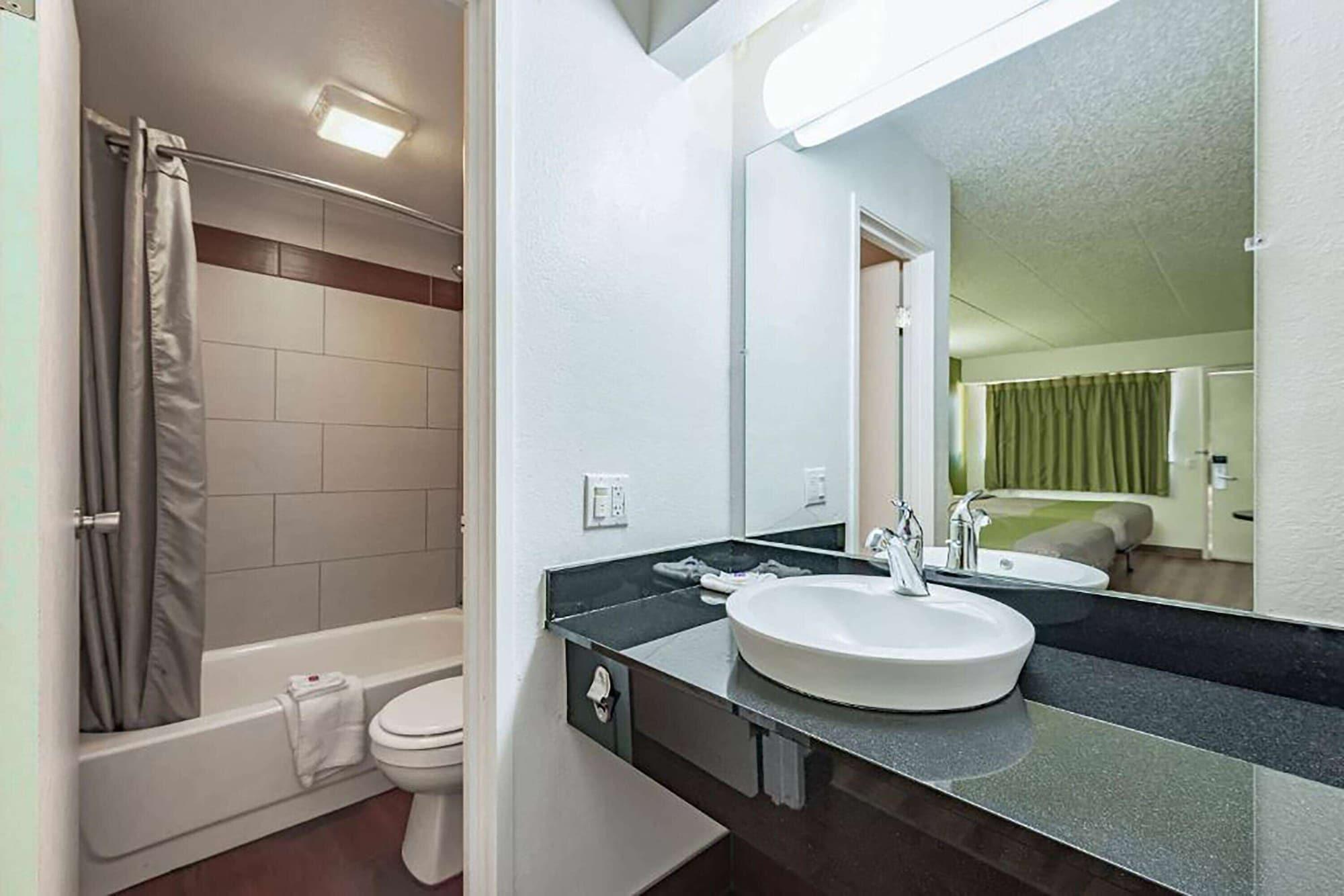 Equipamiento de Habitación Days Inn by Wyndham Cincinnati I-71