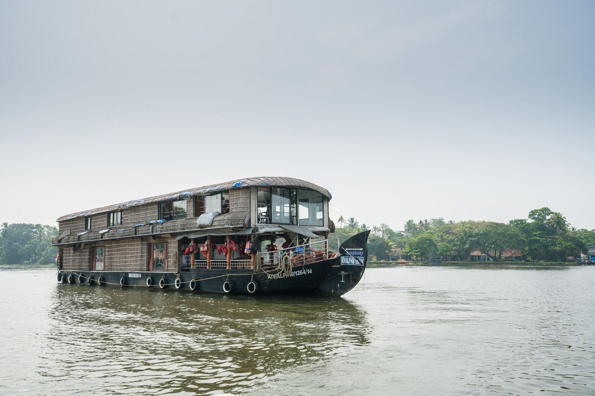 Vista Exterior OYO 23482 Sht Symphony Premium Sharing Houseboat