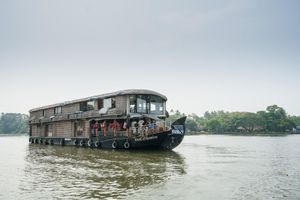 Alojamiento - OYO 23482 Sht Symphony Premium Sharing Houseboat