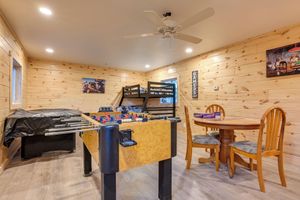 Alquiler Vacacional - Riverfront Michigan Cottage w/ Fire Pit & Kayaks!